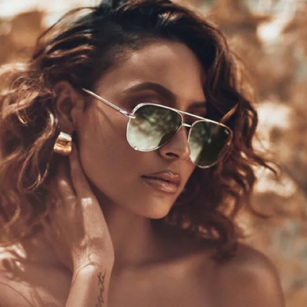 No longer available through seller Quay x Desi high key sunnies!